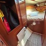 Na Jachcie Ada2 W Swinoujsciu Botel