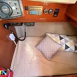 Na Jachcie Ada2 W Swinoujsciu Botel