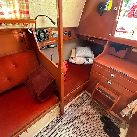 Botel Na Jachcie Ada2 W Swinoujsciu