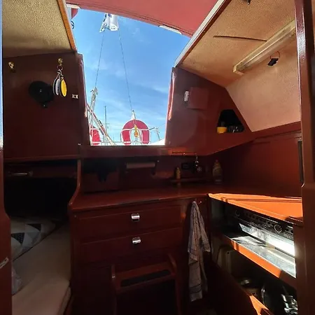 Botel Na Jachcie Ada2 W Swinoujsciu