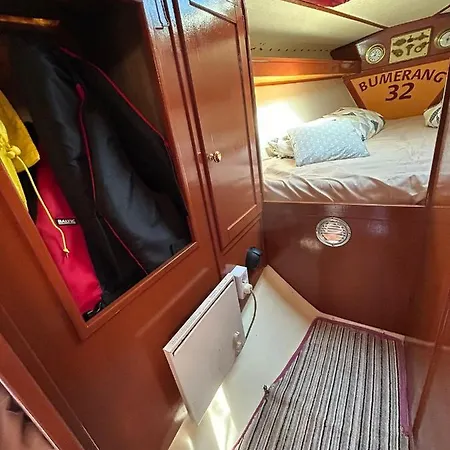 Na Jachcie Ada2 W Swinoujsciu Botel