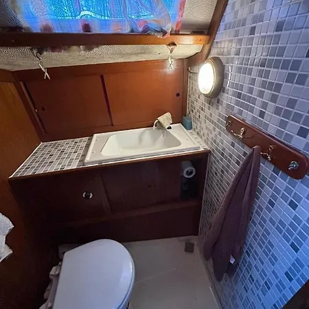 Botel Na Jachcie Ada2 W Swinoujsciu