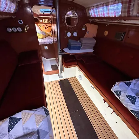 Na Jachcie Ada2 W Swinoujsciu Botel