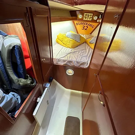 Na Jachcie Ada2 W Swinoujsciu Botel *